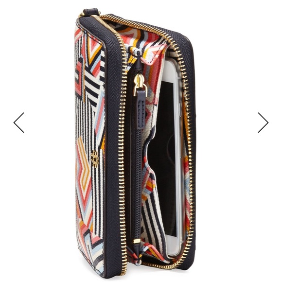 Tory Burch Handbags - Tory Burch Kerrington Smartphone Wristlet Wallet